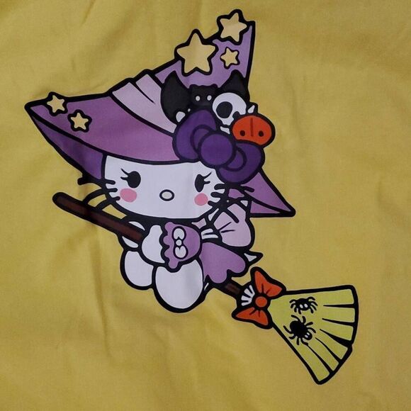 NWOT HELLO KITTY SCREEN PRINTED HALLOWEEN TSHIRT - Picture 2 of 3
